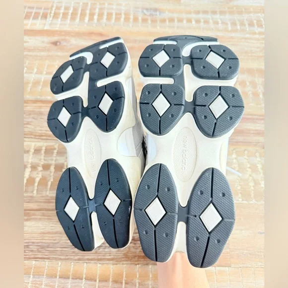 New Balance 9060 Boys Sneakers Suede Grey Shoes Size 2.5 - Picture 7 of 10